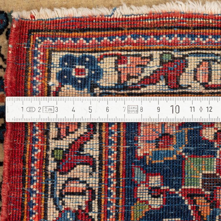 A semi-antique Keshan rug, c. 204 x 140 cm.