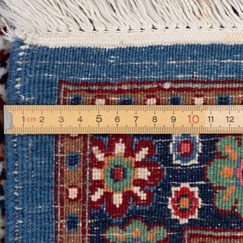 Matta, Meshed, ca 303 x 205 cm.