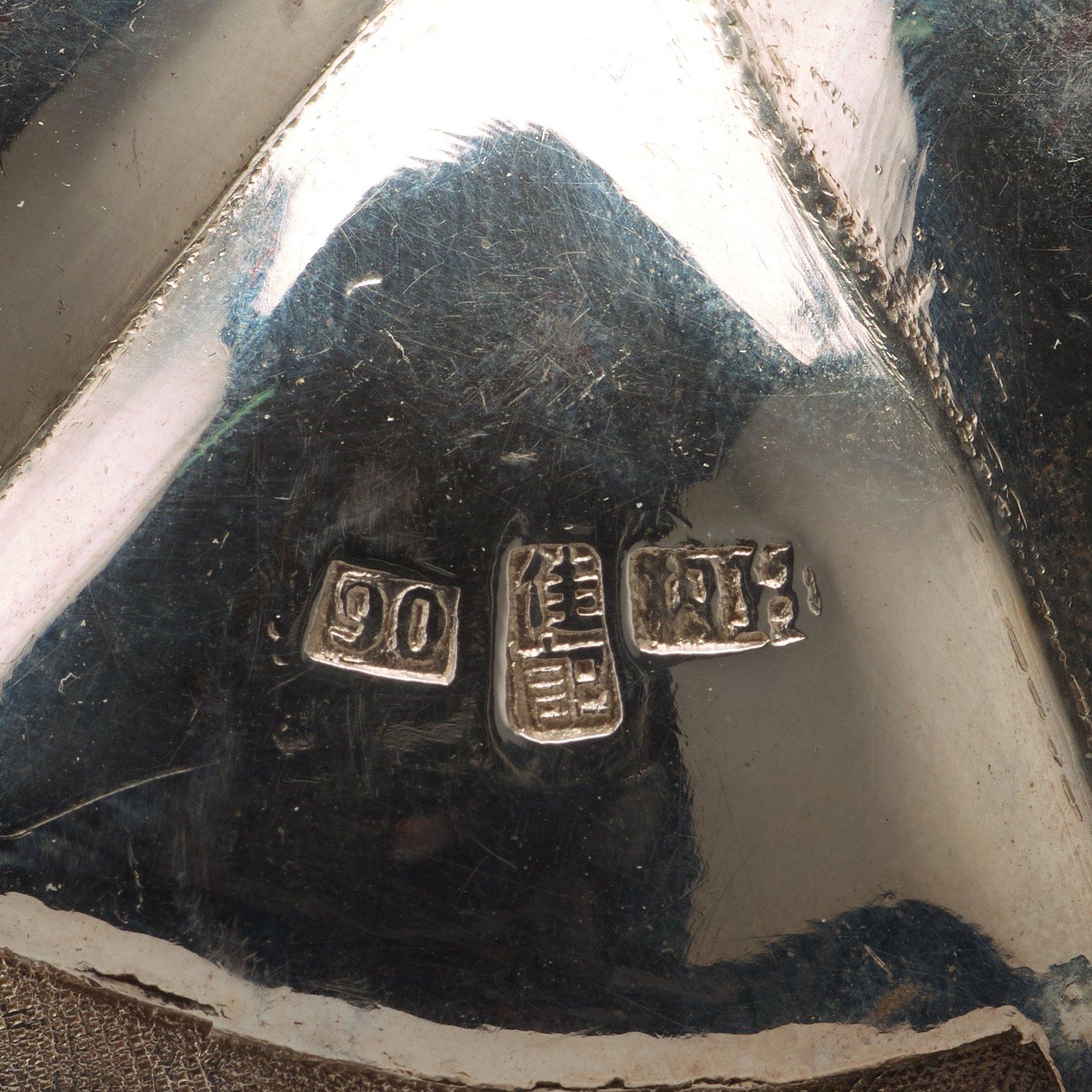 SKÅLAR MED LOCK, låghaltigt silver, Kina, 1900-talets första hälft.