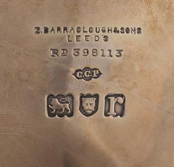 TEKANNA, silver, Charles Clement Pilling, London, 1912. Vikt ca 702g.