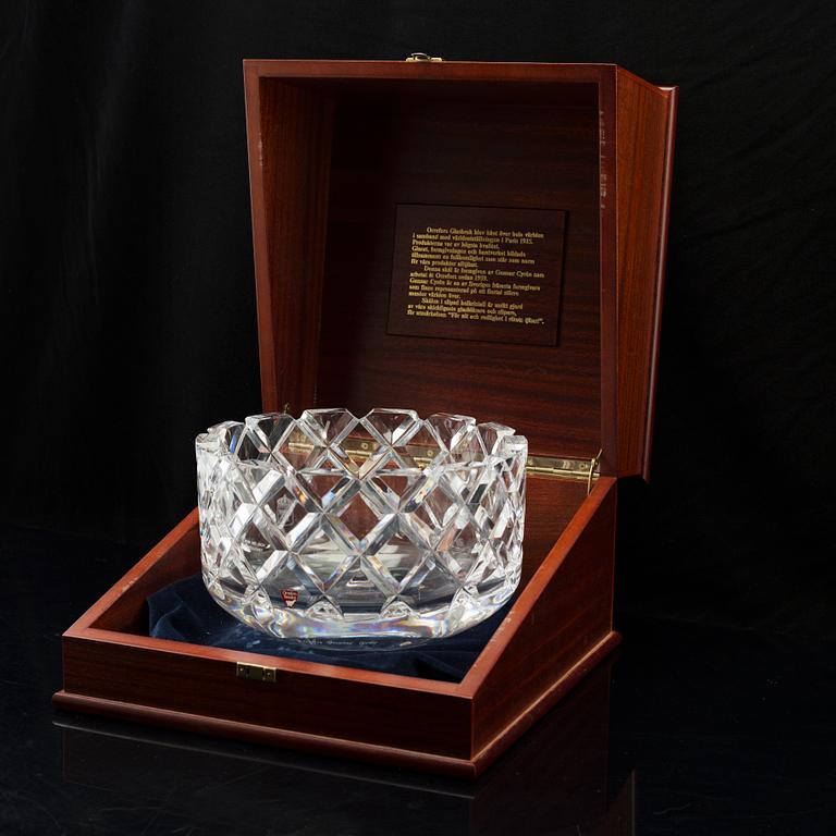 GUNNAR CYRÉN, a 'Sofiero' glass bowl from Orrefors.