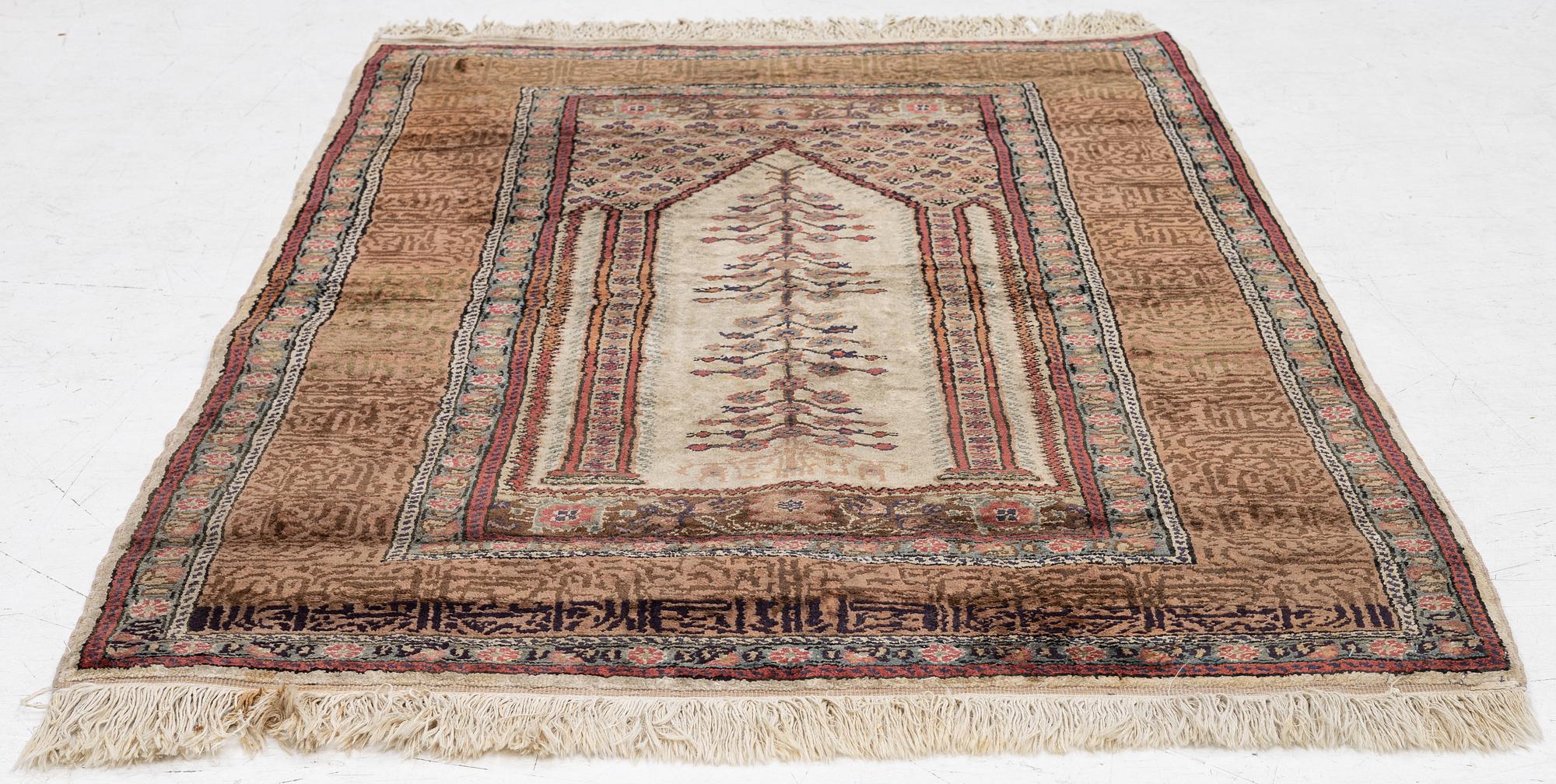 A Kaiseri prayer rug, c. 135 x 90 cm.