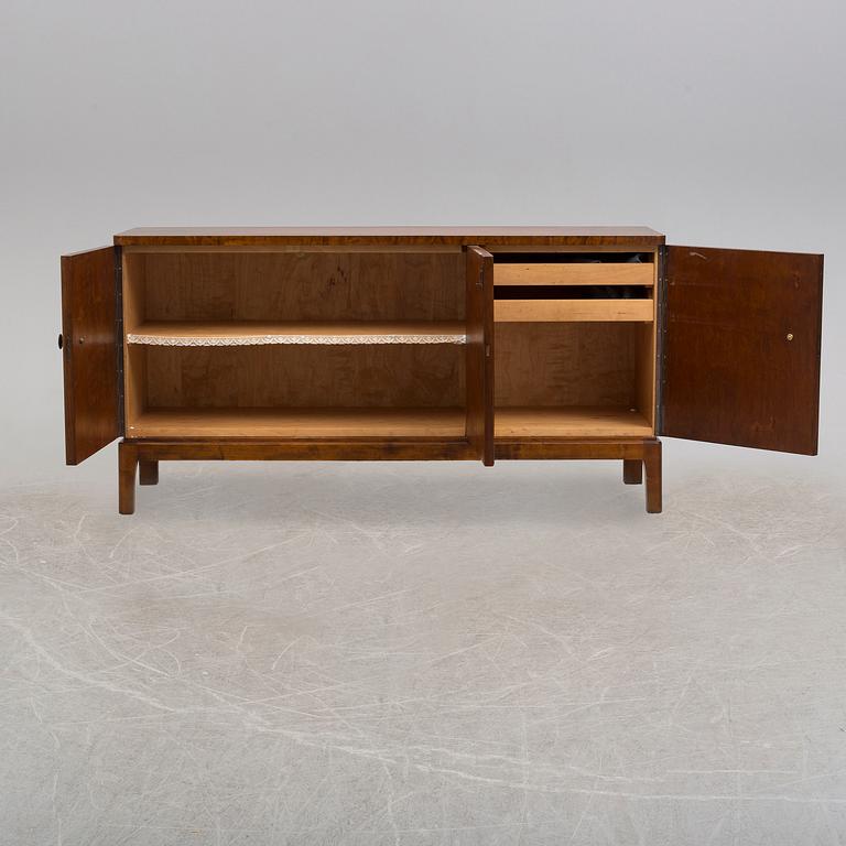 SIDEBOARD, 1900-talets första hälft.