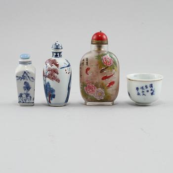 SNUSFLASKOR, 3 st, och MINIATYRSKÅL, porslin samt glas, Kina, 1900-tal.