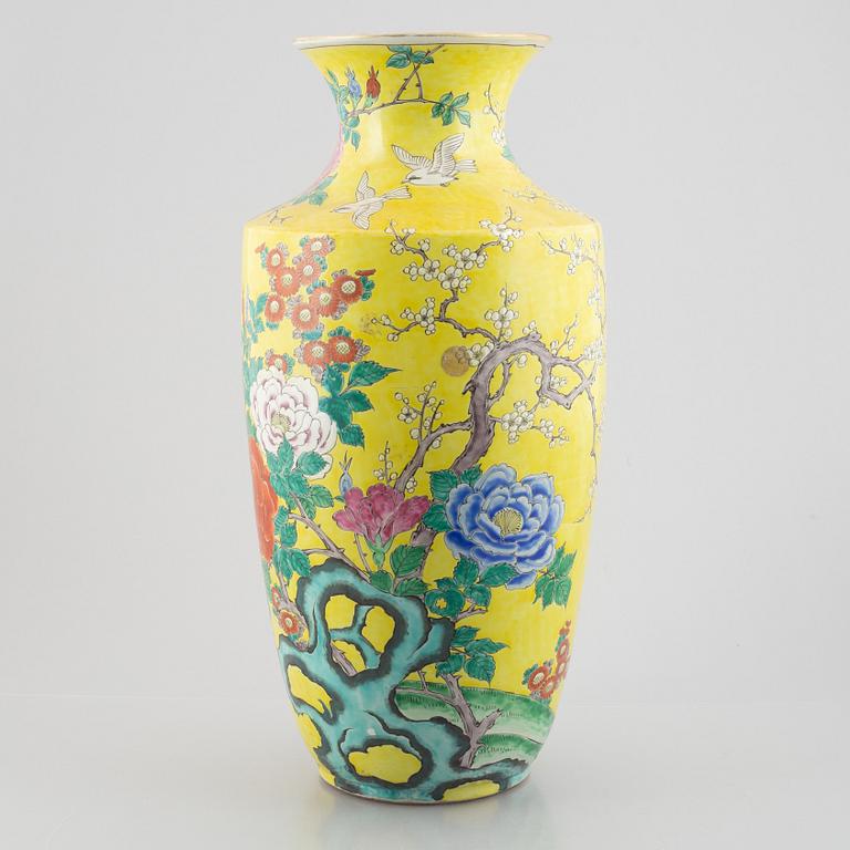 A Famille Jaune porcelain floor vase, China, 20th century.
