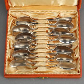 PARTI SILVER, 60 delar, inklusive 5 uppsättningar kaffeskedar, majoriteten Lidköping, mitten 1900-talets. Vikt ca 821 g.