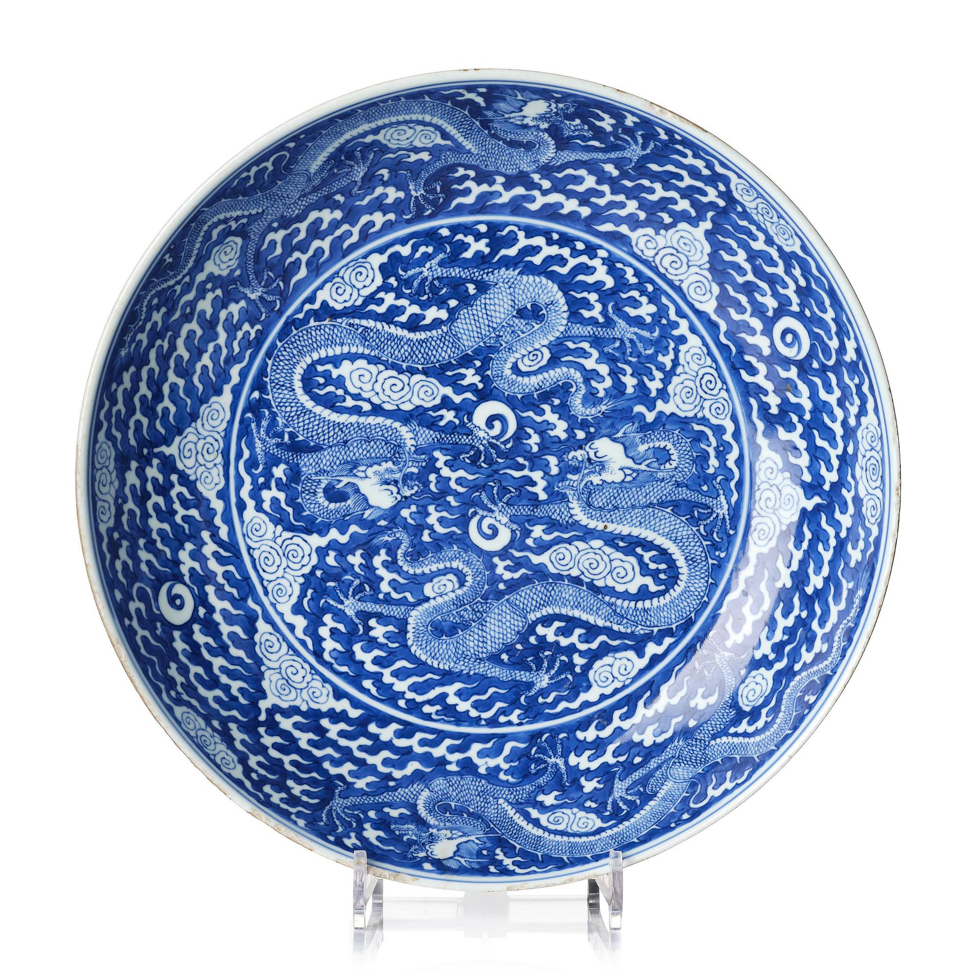 A rare large blue and white 'five clawed dragon' dish, Qing dynasty with Kangxi mark and of the preriod (1662-1722).