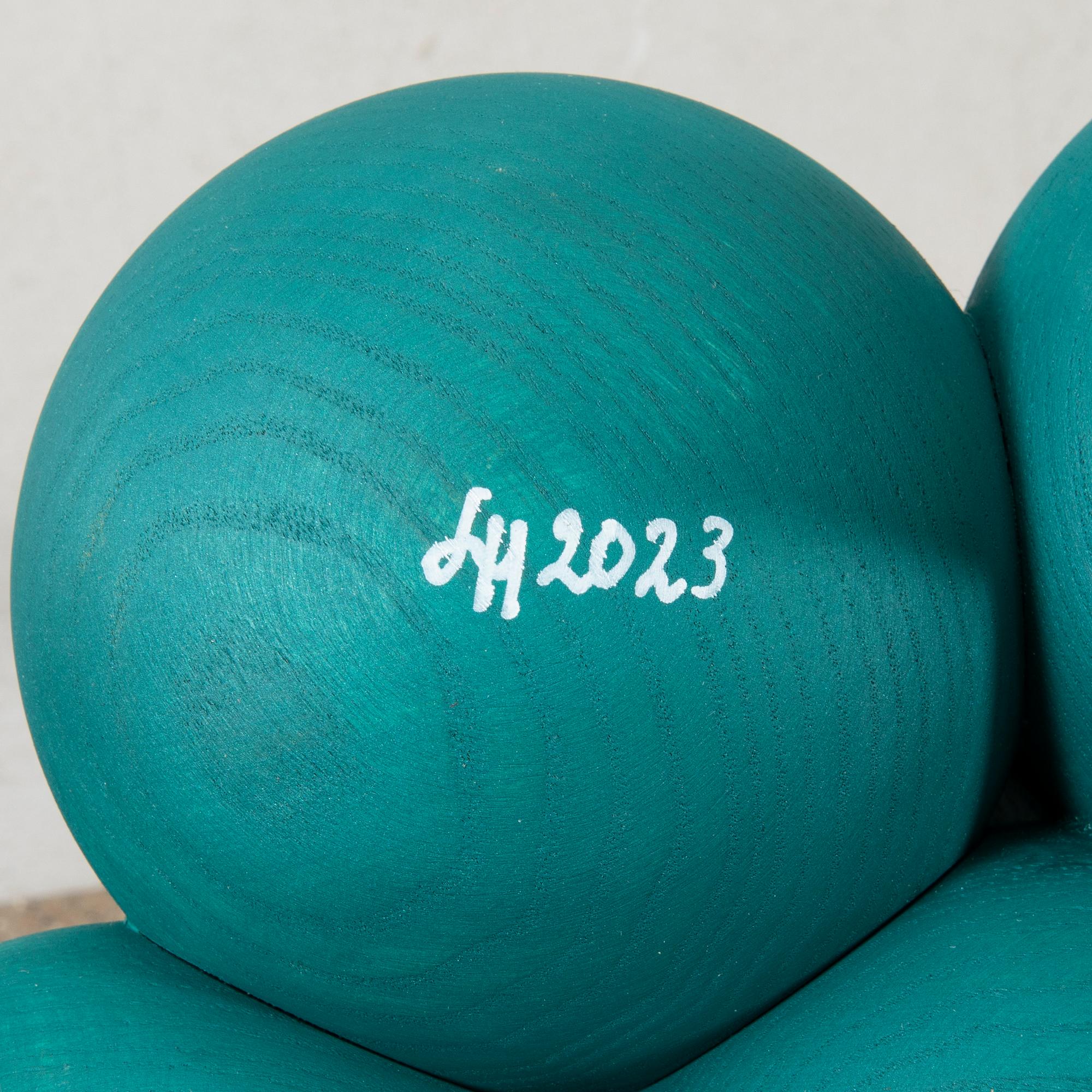 Lisa Hilland, pallar ett par "Smyltha" för Myltha signerade 2023 unika.