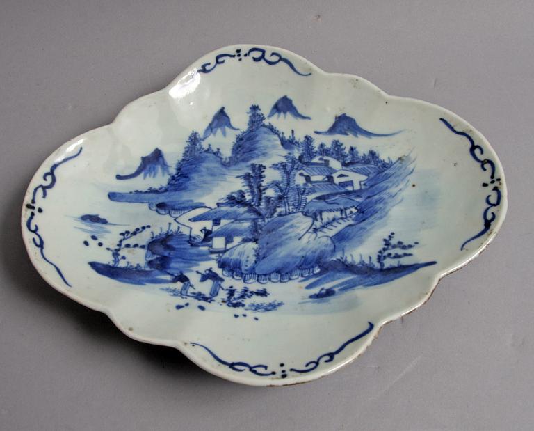 SKÅLFAT, porslin, Kina sen Qing, omkring 1900.