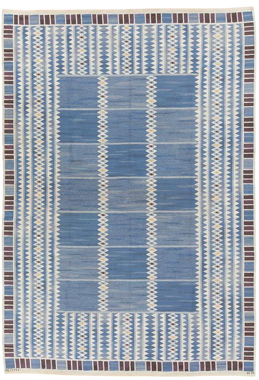 A CARPET, "Salerno blå", flat weave, 371,5 x 255,5 cm, signed AB MMF BN.