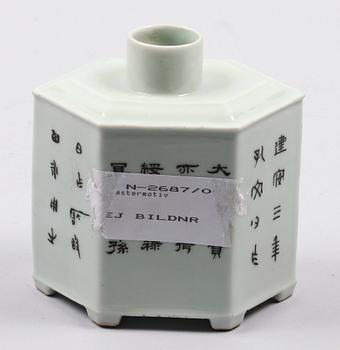 TEDOSOR, 2 st. Porslin. Kina.