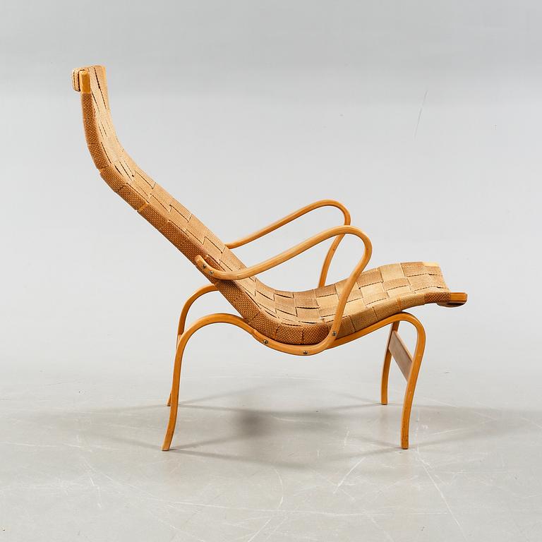 A "Pernilla" easy chair, designed by Bruno Mathsson for Firma Karl Matsson, made 1943.