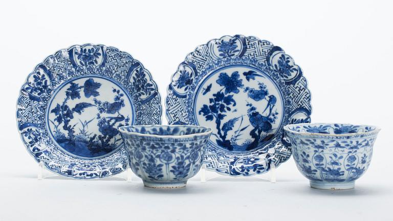 KOPPAR, 2 st och FAT, 2 st, porslin, Kangxi, Kina, 1700-tal.