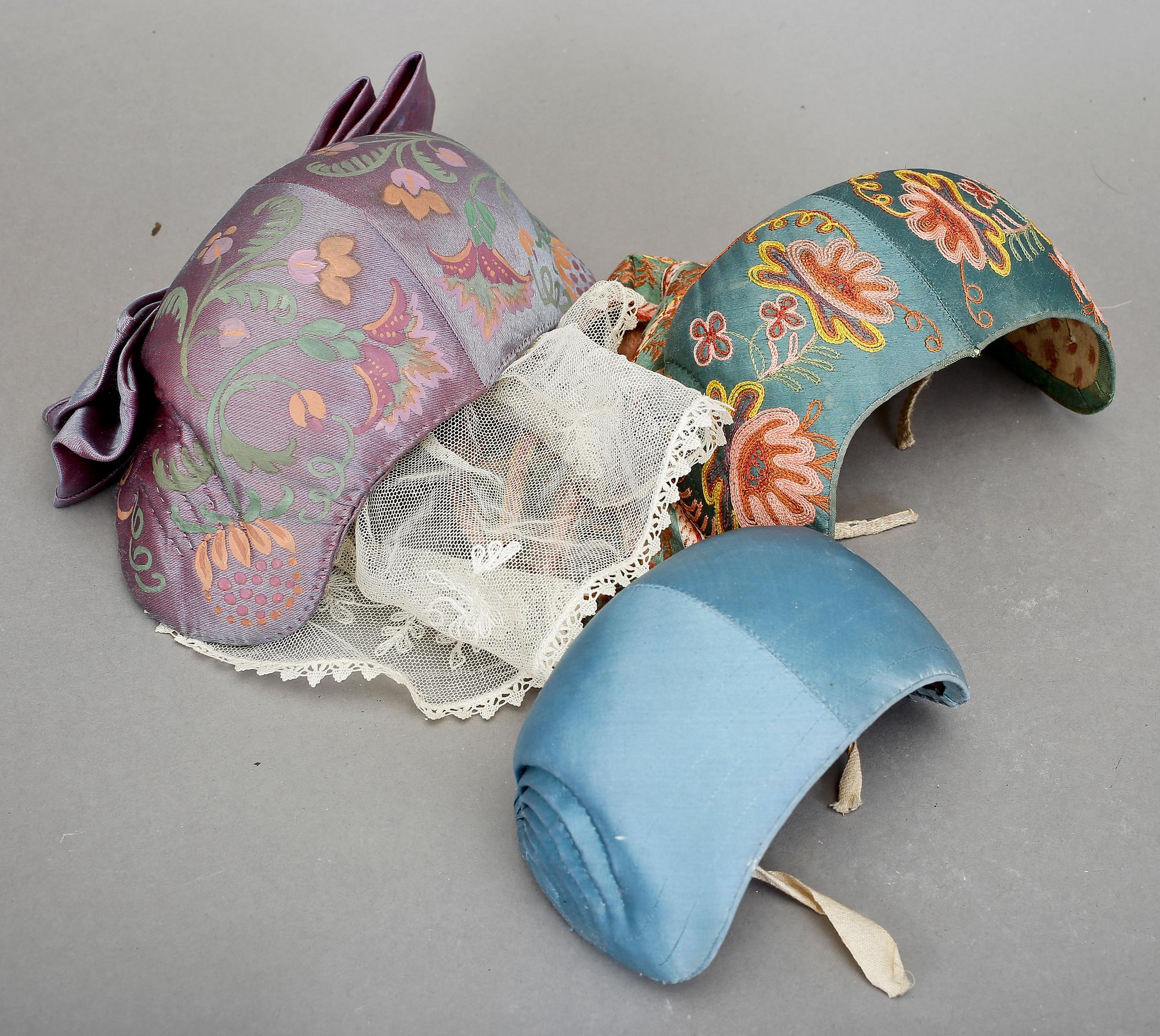 PARTI DRÄKTDELAR, ca 10 delar. 1800/1900-tal.