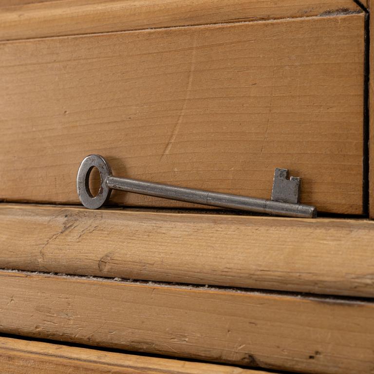 A cabinet, 19th Century.