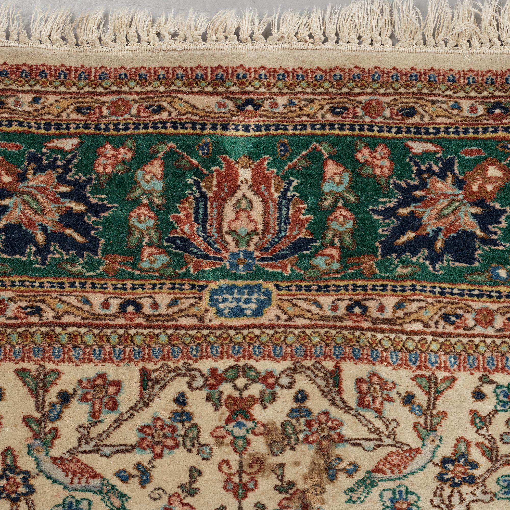 A carpet, semi-antique Tabriz figural, ca 256,5 x 205 cm.