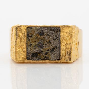 Björn Weckström, ring "Guldsten", 18K guld och malm, Finland 1981.