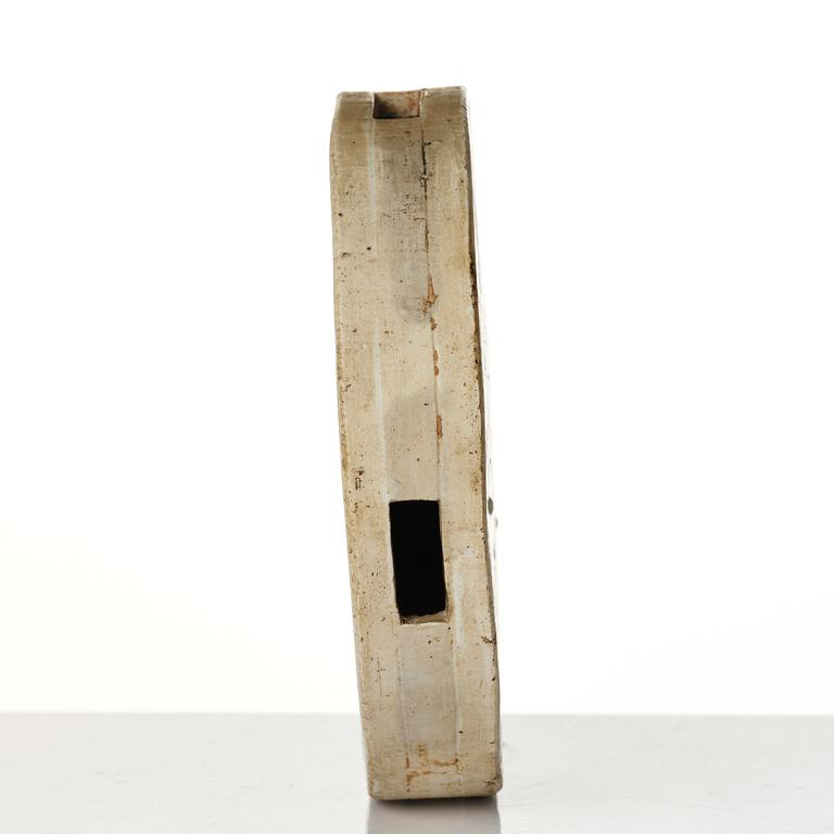 A famille verte 'figural' herb brick, Qing dynasty, Kangxi (1662-1722).