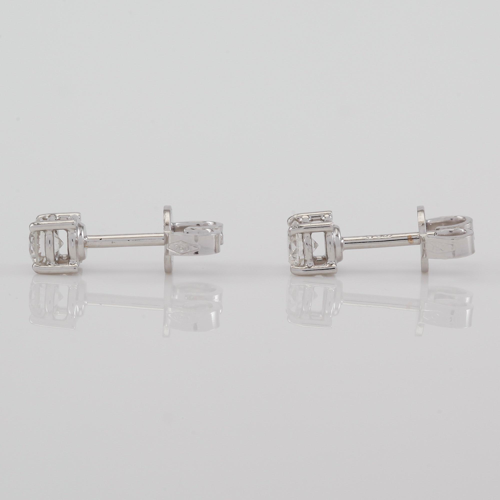 ÖRHÄNGEN, 1 par, 18K vitguld och diamanter tot ca 0.40 ct.