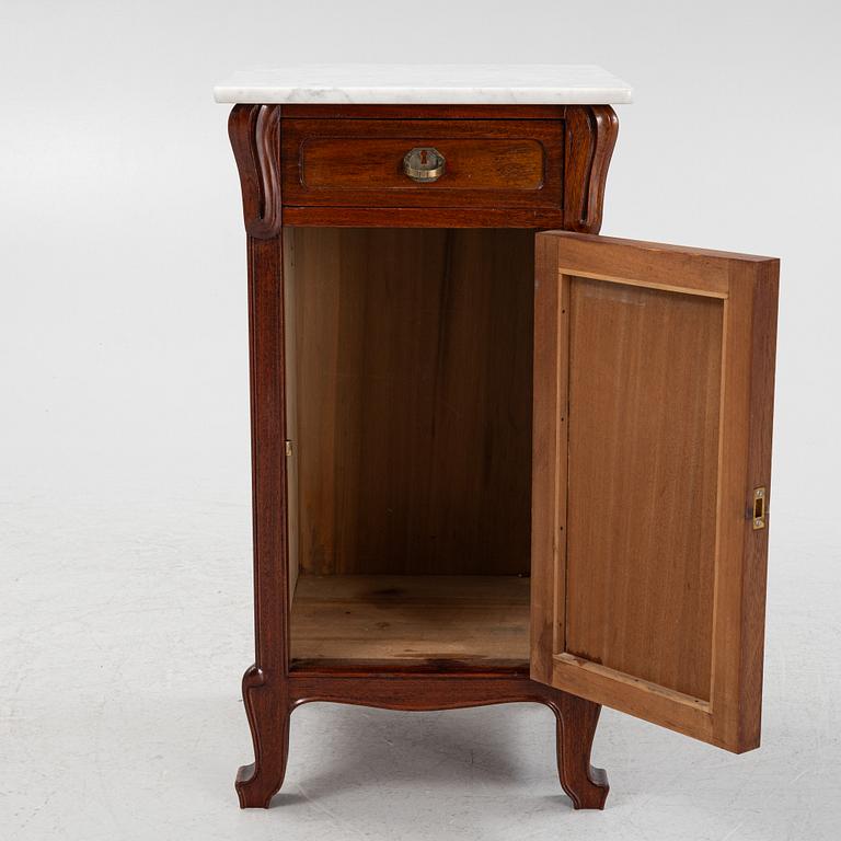 Sängbord, jugend, tidigt 1900-tal.