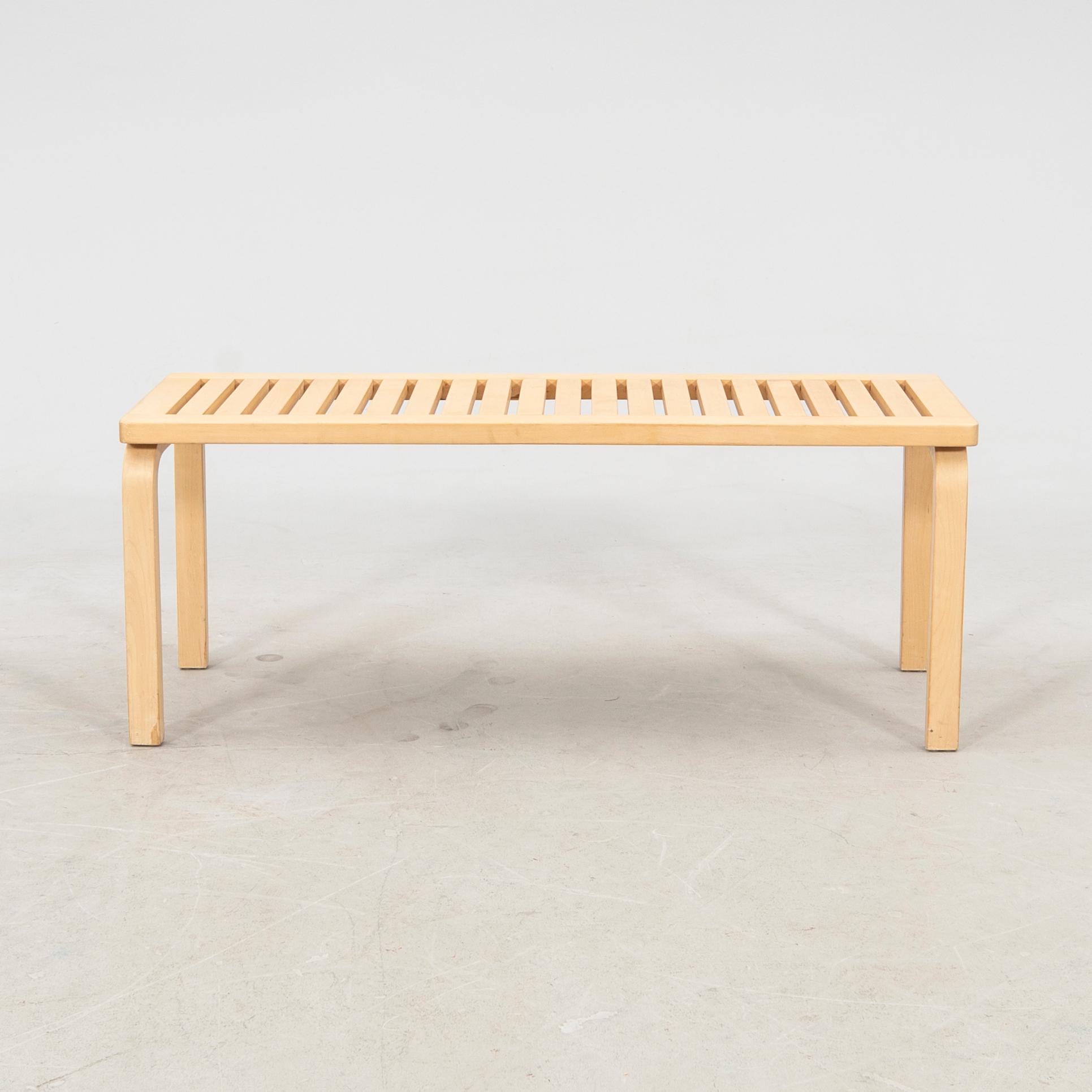 Alvar Aalto bänk 153A, Artek 1970/80-tal.