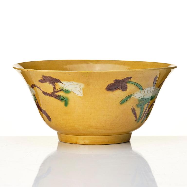 A yellow, green and aubergine glazed bisquit 'brinjal' bowl, Qing dynasty, Kangxi (1662-1722).