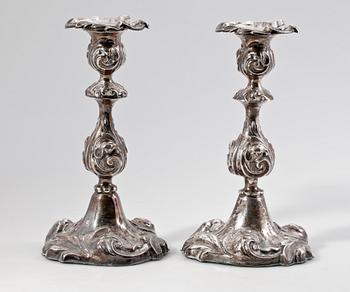 LJUSSTAKAR, ett par, silver, nyrokoko, Otto Lindeberg, Stockholm 1870.