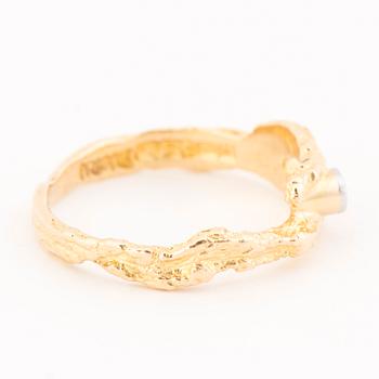 A BJÖRN WECKSTRÖM RING, "Diamond pond", 8/8 cut diamond, 18K gold. Lapponia 1972.