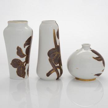 Thure Öberg, three porcelain vases, signed T.Ö. ARABIA. Circa 1920s.