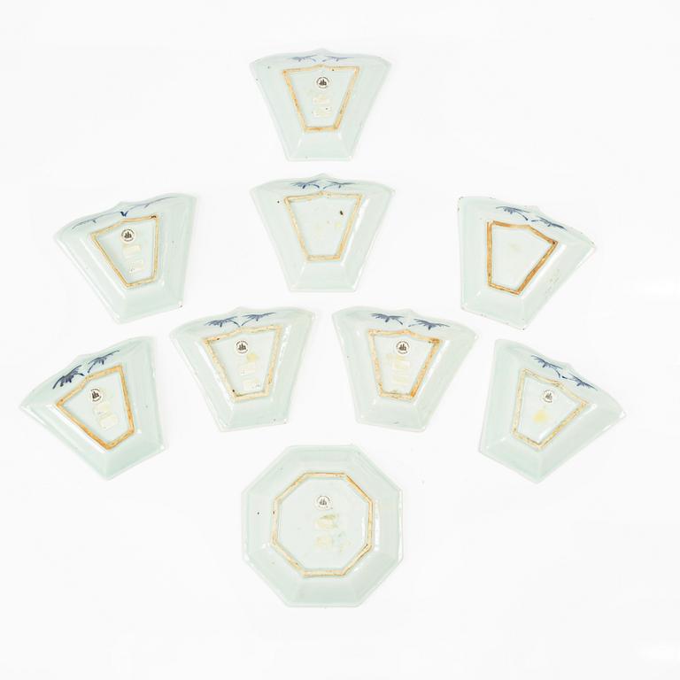 A nine piece Chinese export blue and white cabaret, Qing dynasty, Qianlong (1736-95).