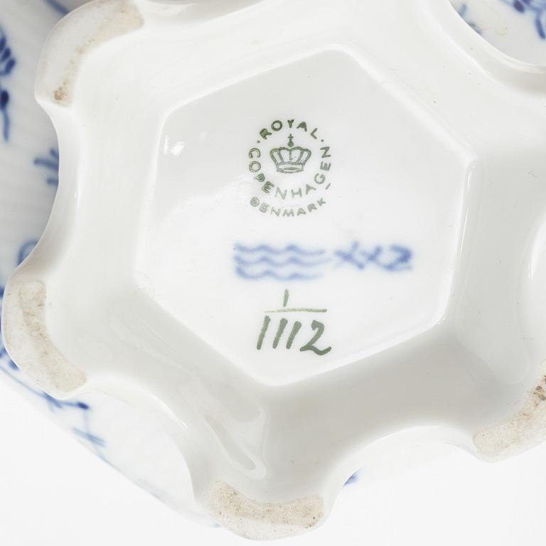 Royal Copenhagen, service, 38 pieces, porcelain, "Musselmalet", full and half lace.