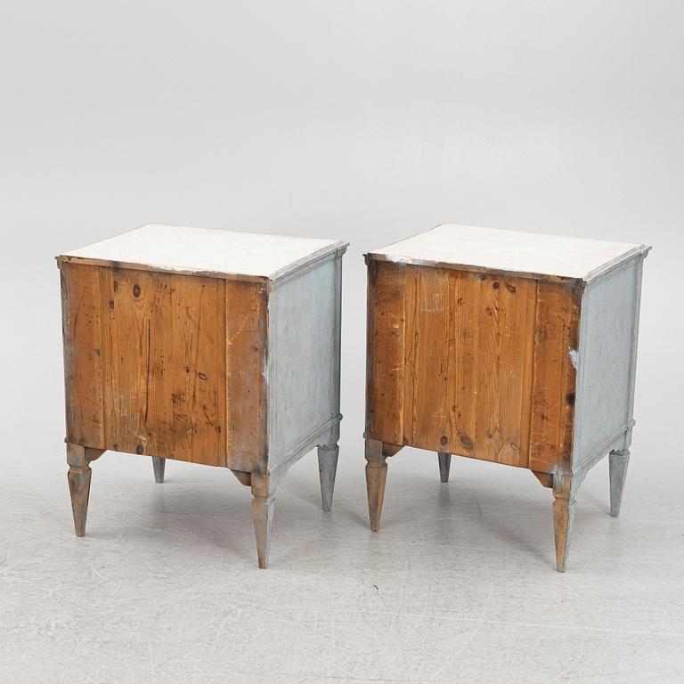 Chests of drawers, a pair, Gustavian style, 19th century.