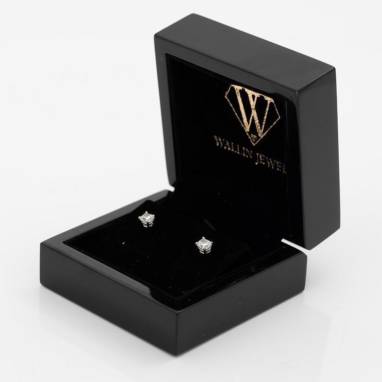 Earrings, a pair, 18K white gold with cushion-cut diamonds totalling 1.00 ct.