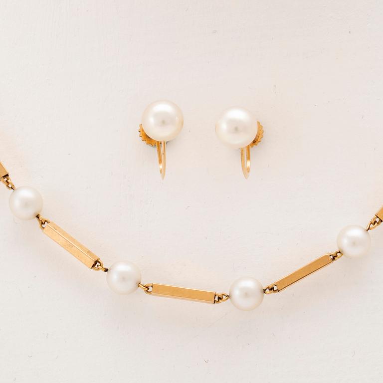 A set of 18K gold necklace and earrings with cultured pearls.