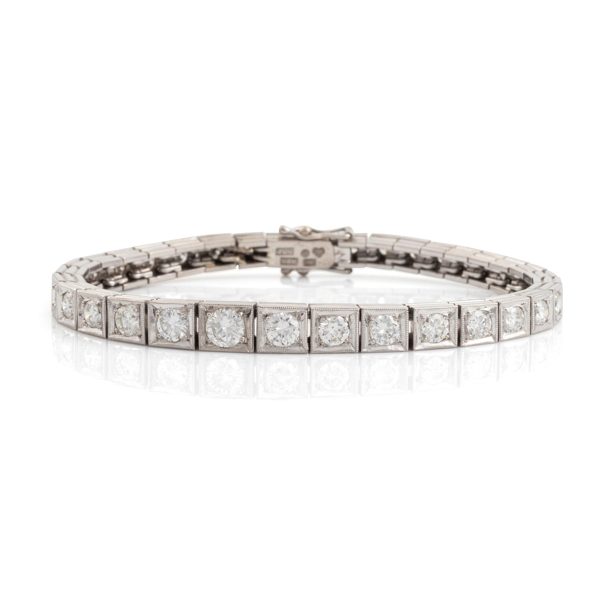 Armband 18K vitguld med runda briljantslipade diamanter.