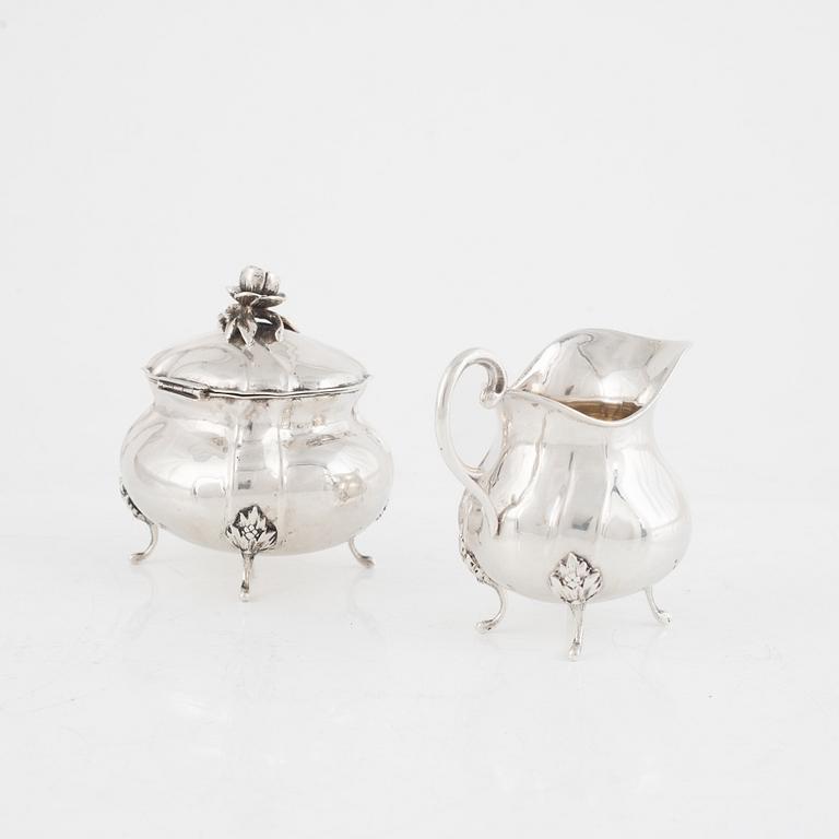 A creamer and a sugar bowl, silver, neo-rococo, late 19th/early 20th century.