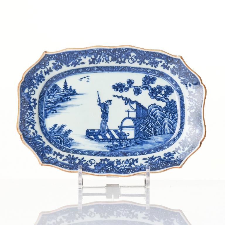 A blue and white serving dish, Qingdynasty, Qianlong (1736-95).