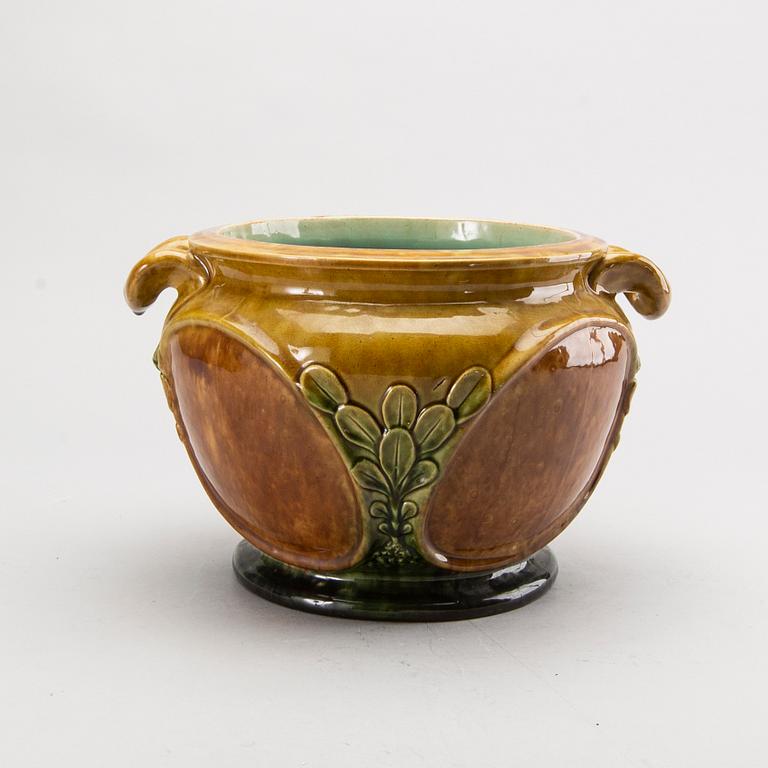 KARL ROBERT SVENSSON, Bowl/Urn, Art Nouveau, Majolica, Höganäs, early 20th century.