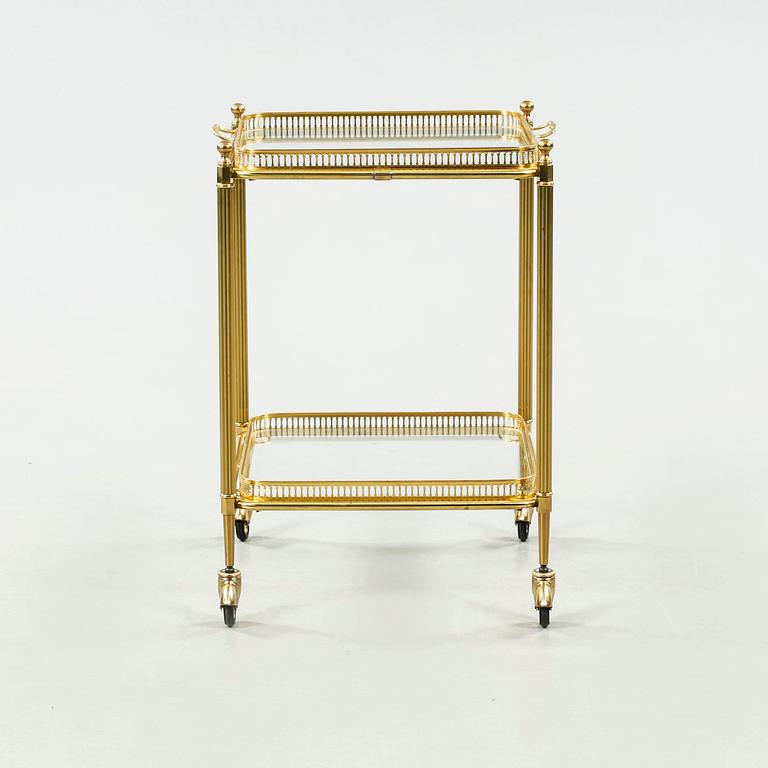 A serving trolley from the foruth quarter of the 20th century.