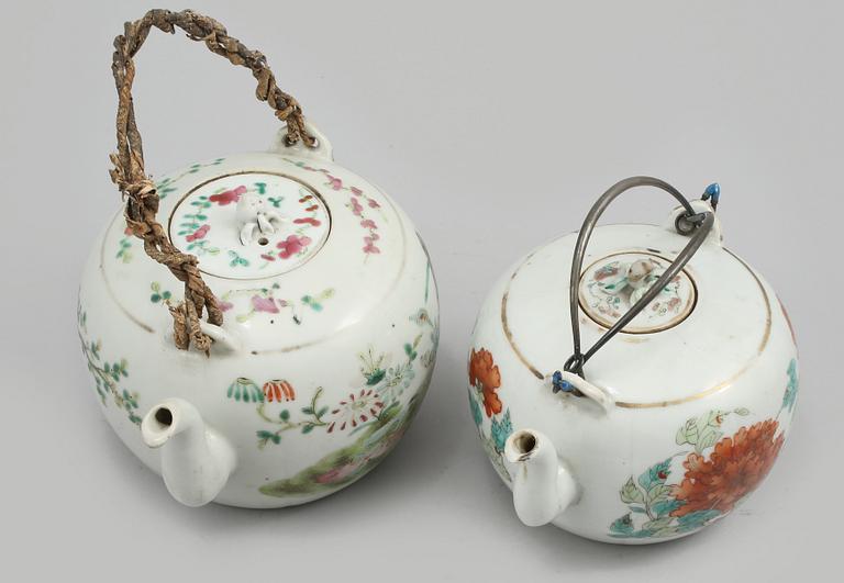 TEKANNOR, 2 st, porslin, Kina, 1800/1900-tal.