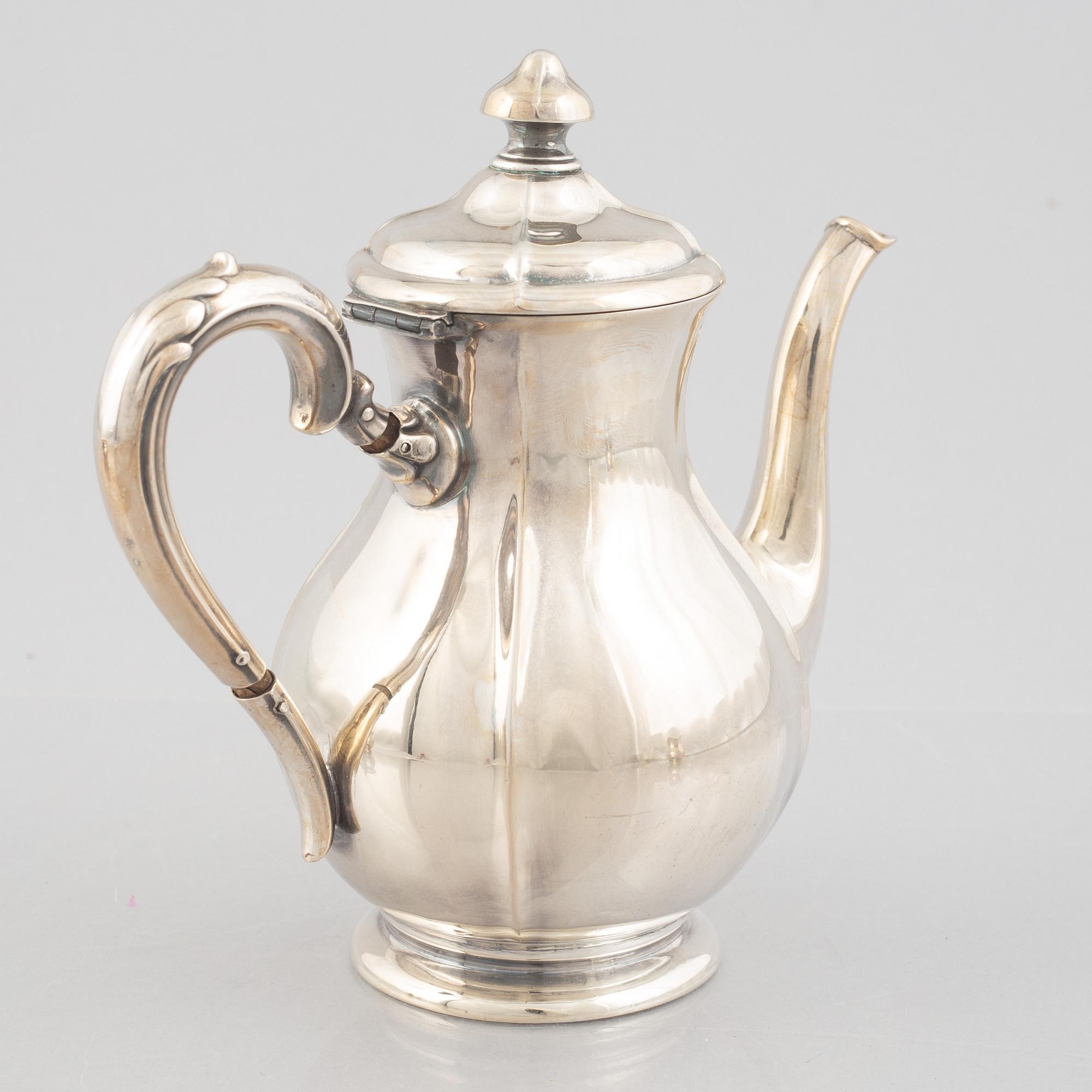 A Norwegian silver mocha pot, creamer and sugar bowl,  Norsk Filigfransfabrikk, Oslo, around 1920.