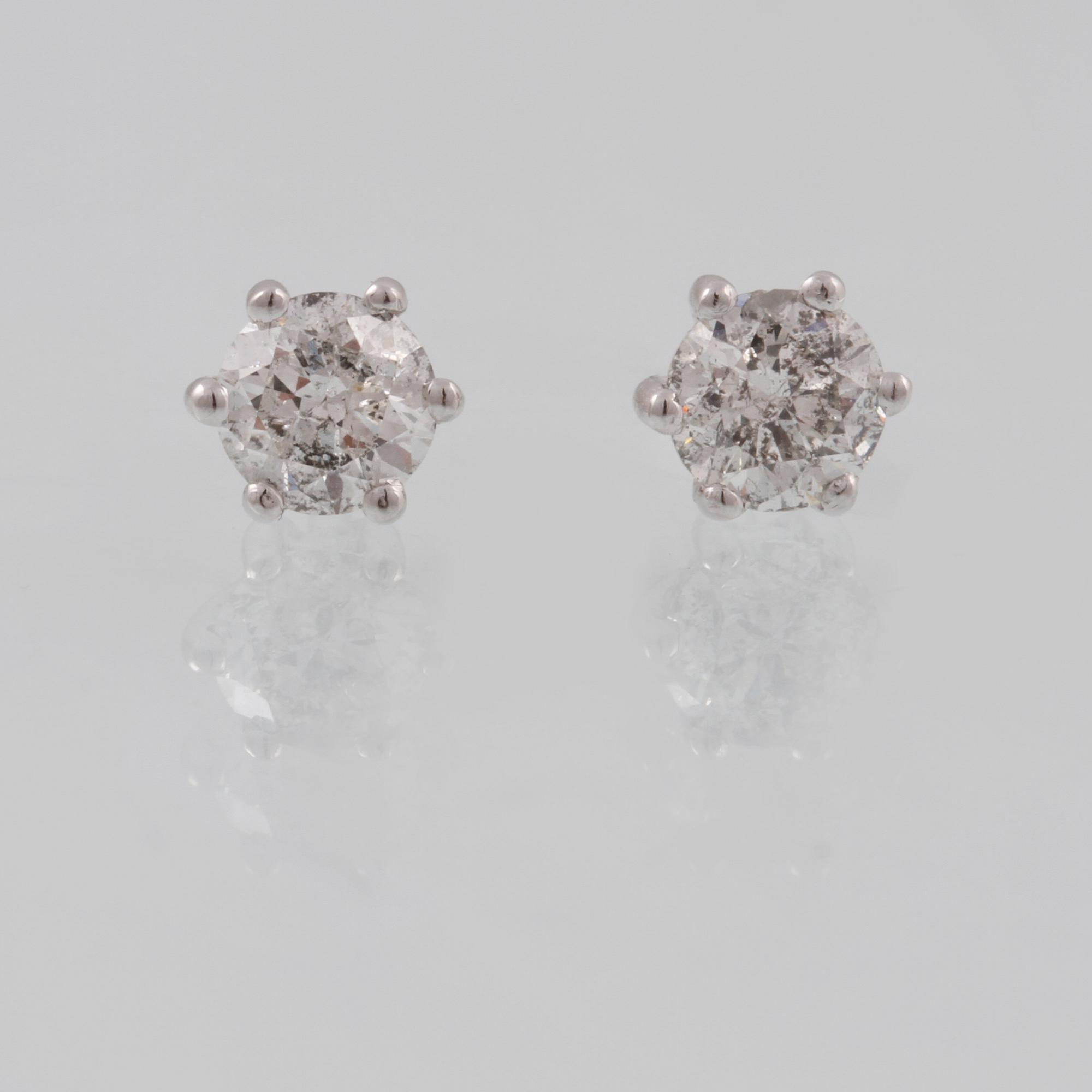 ÖRHÄNGEN, 18K vitguld med briljantslipade diamanter ca 0.90 ct. Vikt 1,7 gram.