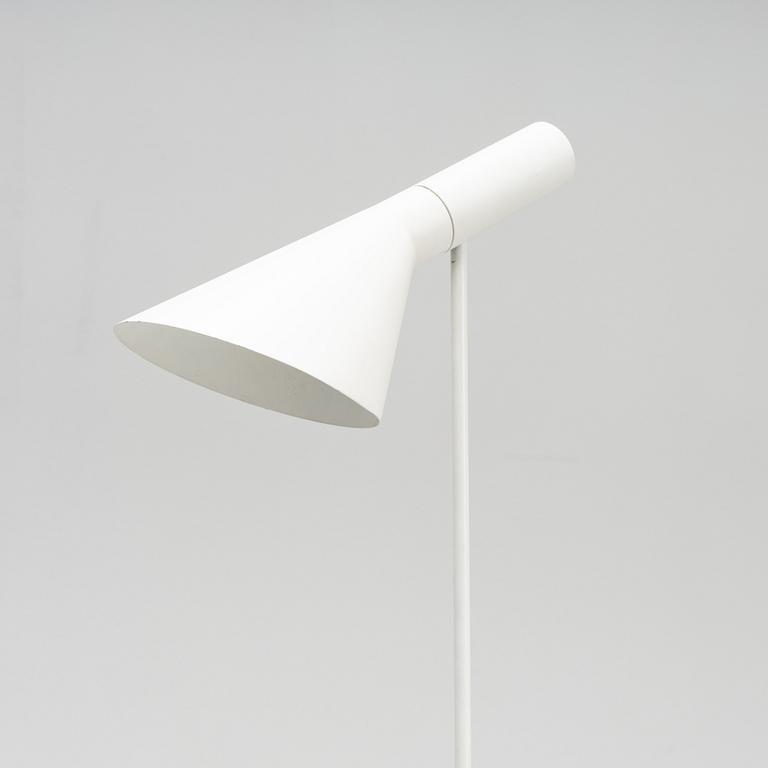 Arne Jacobsen, golvlampa, "AJ", Louis Poulsen, Danmark.