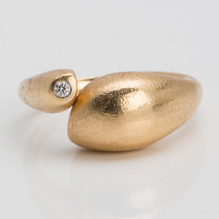 OLE LYNGGAARD COPENHAGEN, ring, 18K gold with ca 0.05 ct brilliant-cut diamond.