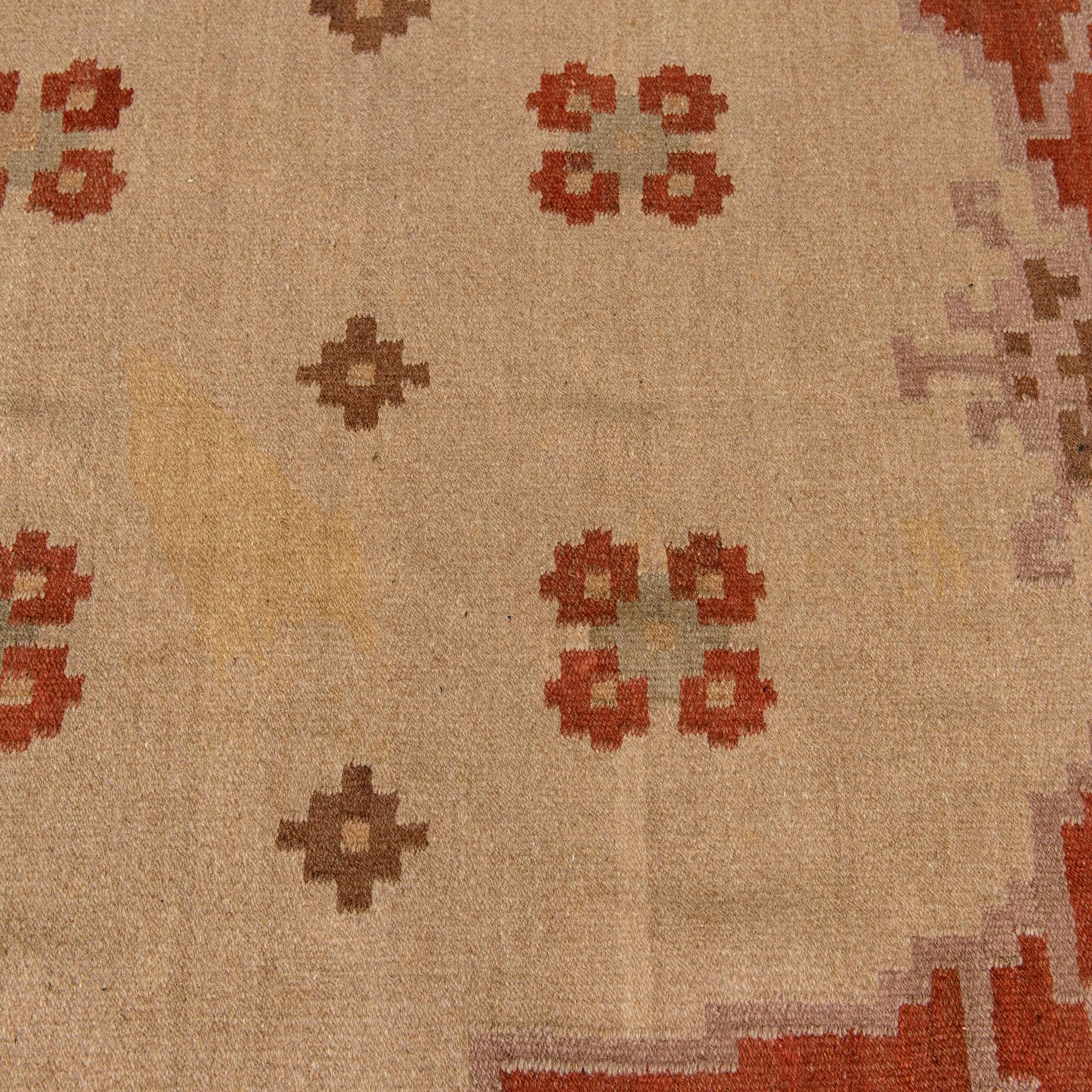 A 1920s Finnish flat weave carpet probably for Kotiteollisuus Oy Orkamo. Circa 350x225 cm.
