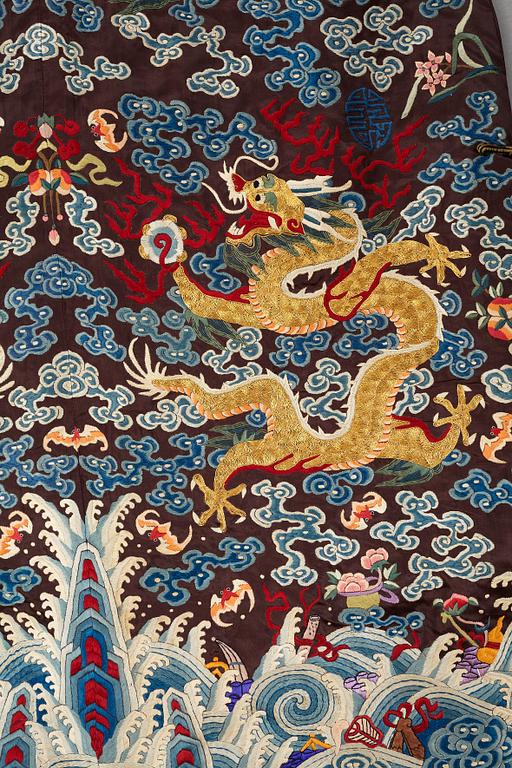 A Chinese embroidered silk robe, late Qing dynasty, circa 1900.