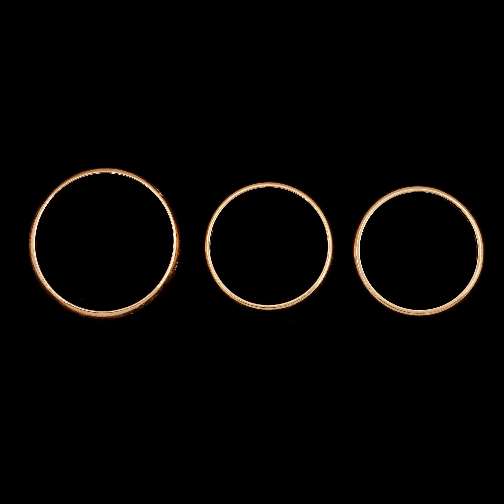 RINGAR, 3 st, 18k guld, svenska stämplar. Vikt ca 11 g.