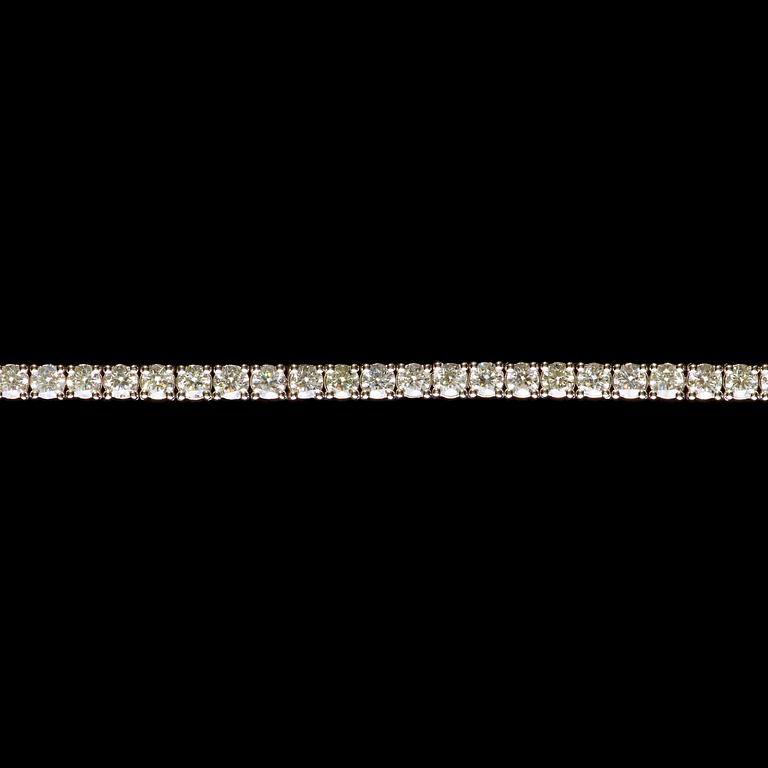 ARMBAND, 39 briljantslipade diamanter, tot. 10.18 ct.