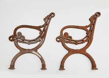 SOFFGAVLAR, ett par, gjutjärn, märkta Skoglund & Olsson, Gefle, tidigt 1900-tal.