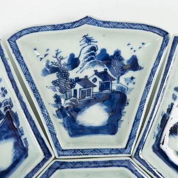 A nine piece Chinese export blue and white cabaret, Qing dynasty, Qianlong (1736-95).